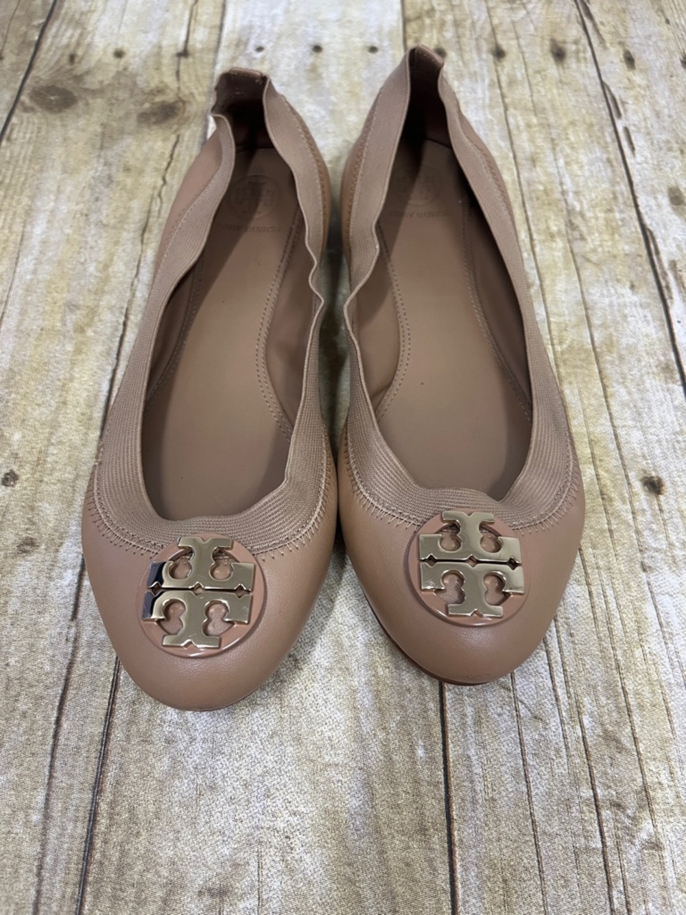 Tory Burch Women's Nude Leather Ballet Flats with Gold Emblem size 6.5